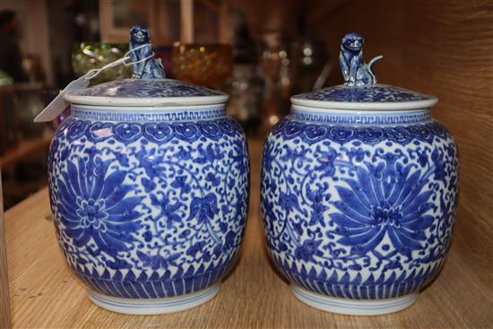 A pair of Chinese blue and white jars and covers, 19th century height 20cm